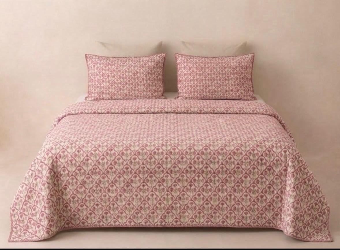 Damask Rose Mulmul Handcrafted Comforter - Image 4